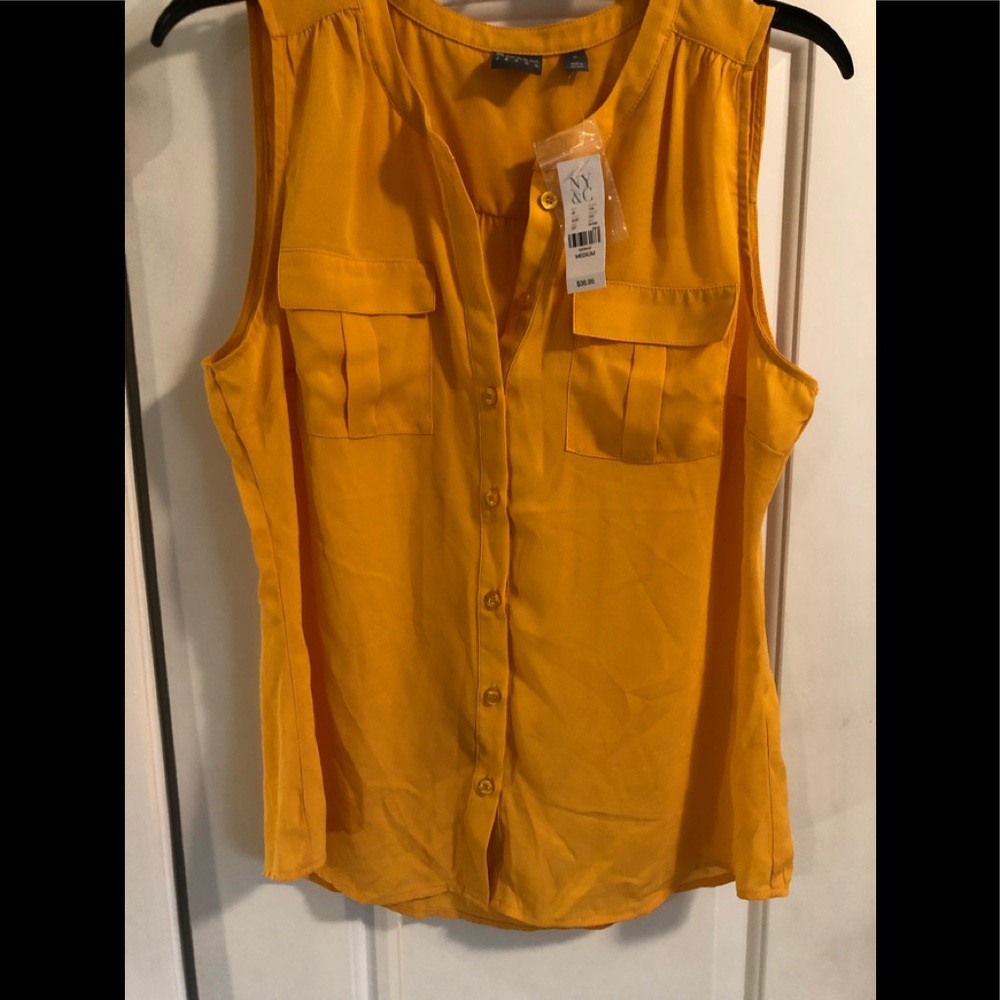 Sleeveless Collared Button Down Top NWT
